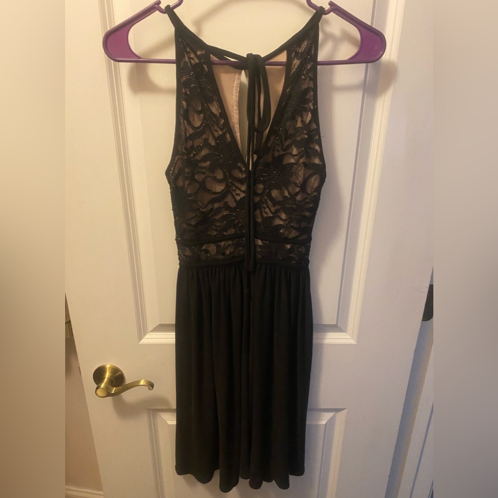 Morgan& Co. Elegant Black Lace Evening Dress